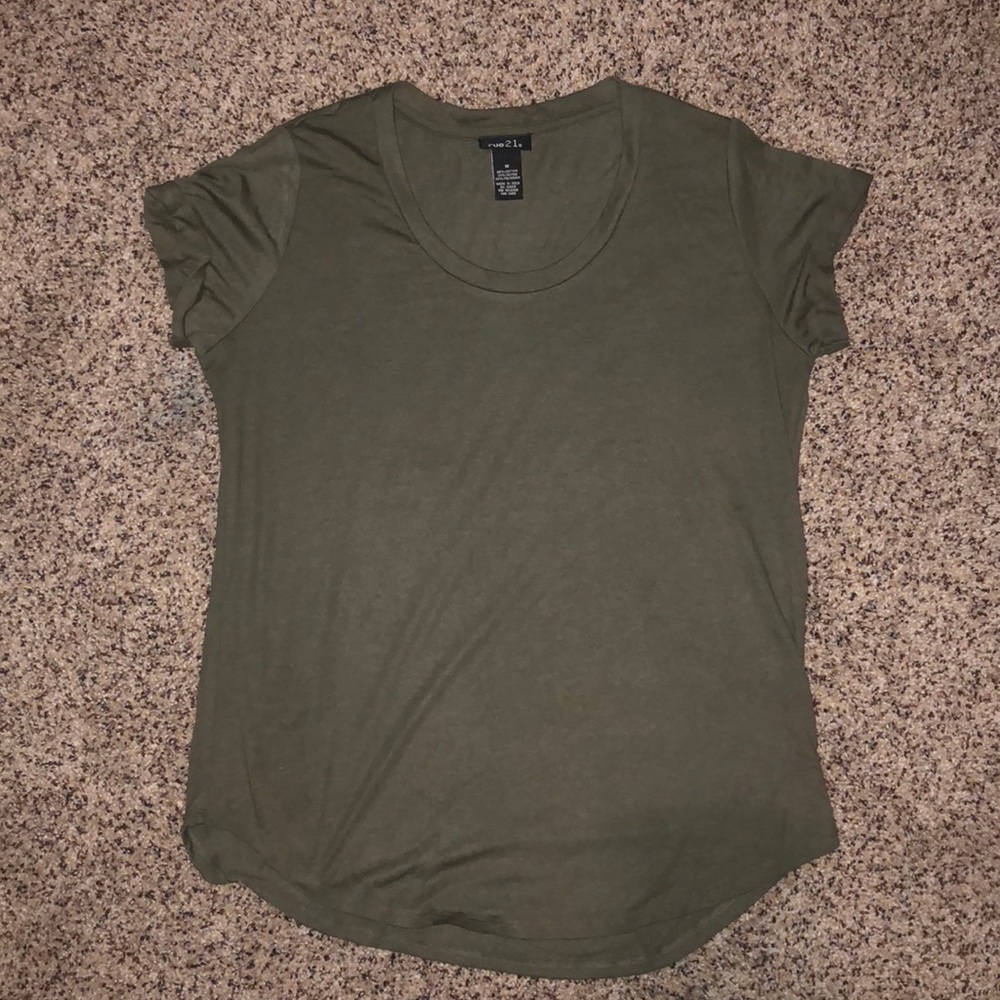 Rue 21 army green t shirt